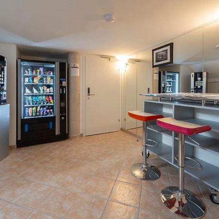 Wn Rooms Wiener Neustadt Bagian luar foto