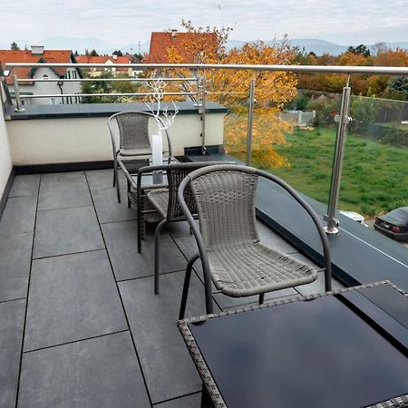 Wn Rooms Wiener Neustadt Bagian luar foto