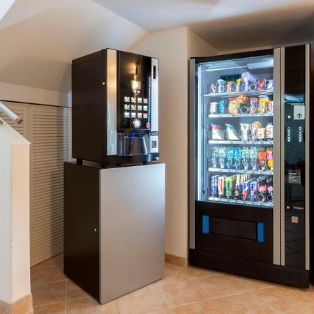 Wn Rooms Wiener Neustadt Bagian luar foto