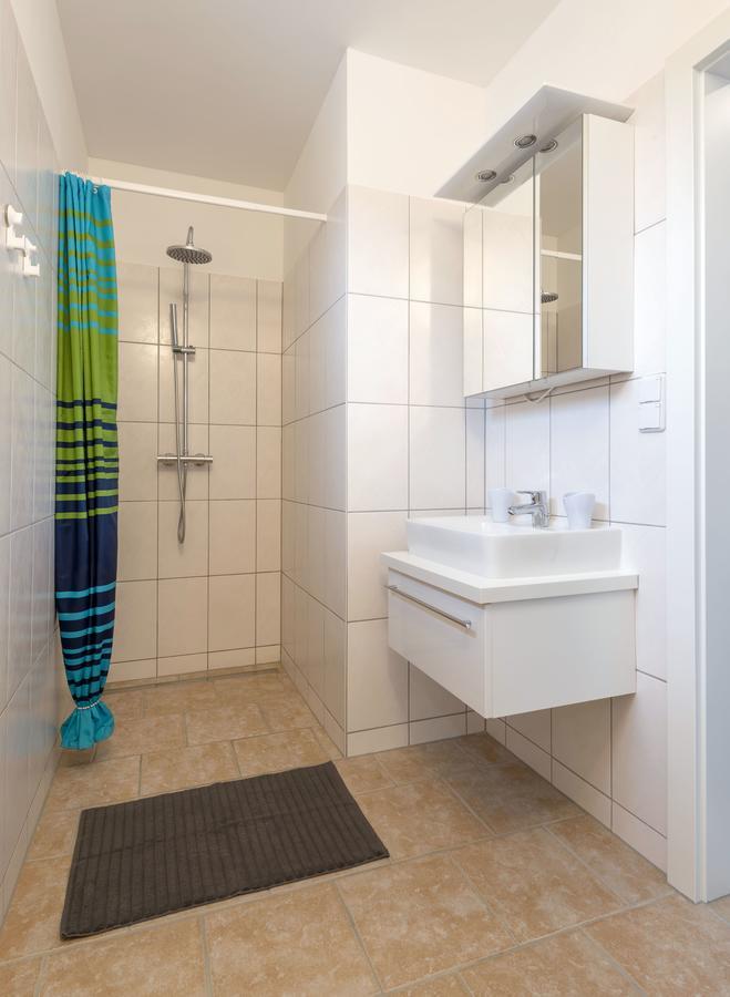Wn Rooms Wiener Neustadt Bagian luar foto