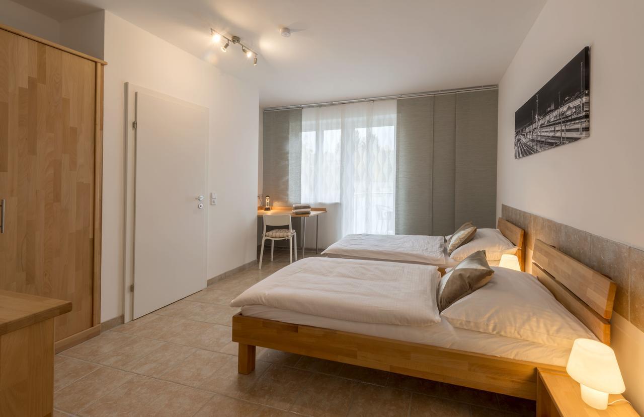 Wn Rooms Wiener Neustadt Bagian luar foto