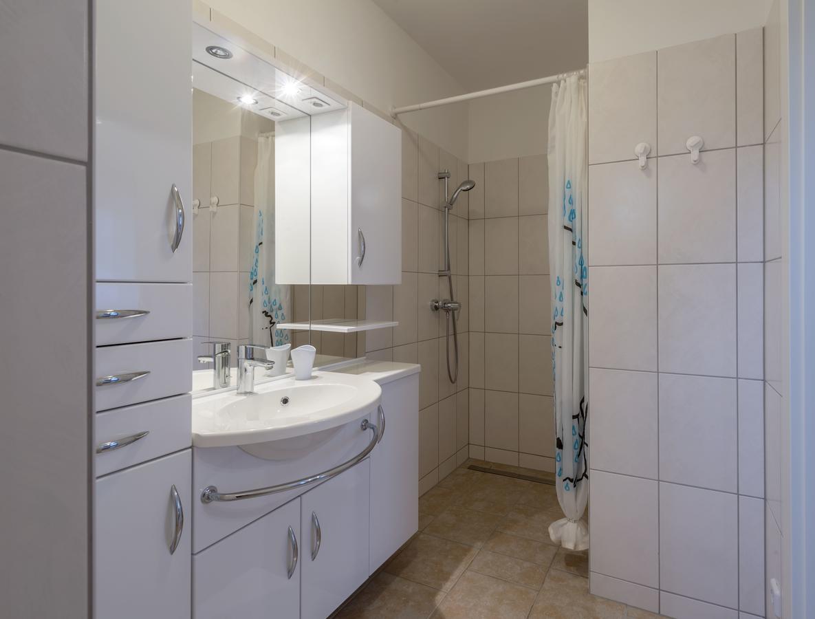 Wn Rooms Wiener Neustadt Bagian luar foto