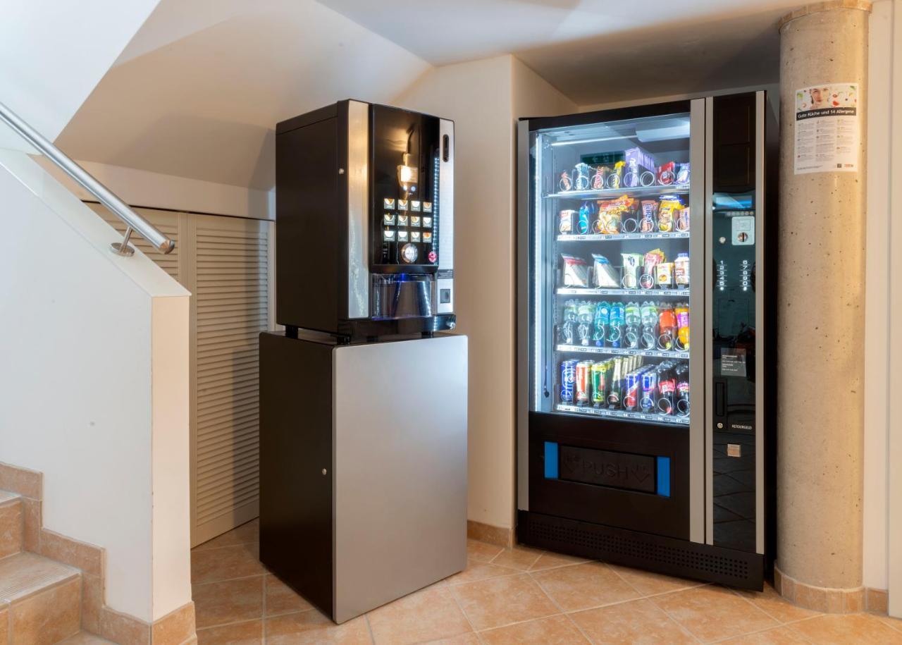 Wn Rooms Wiener Neustadt Bagian luar foto